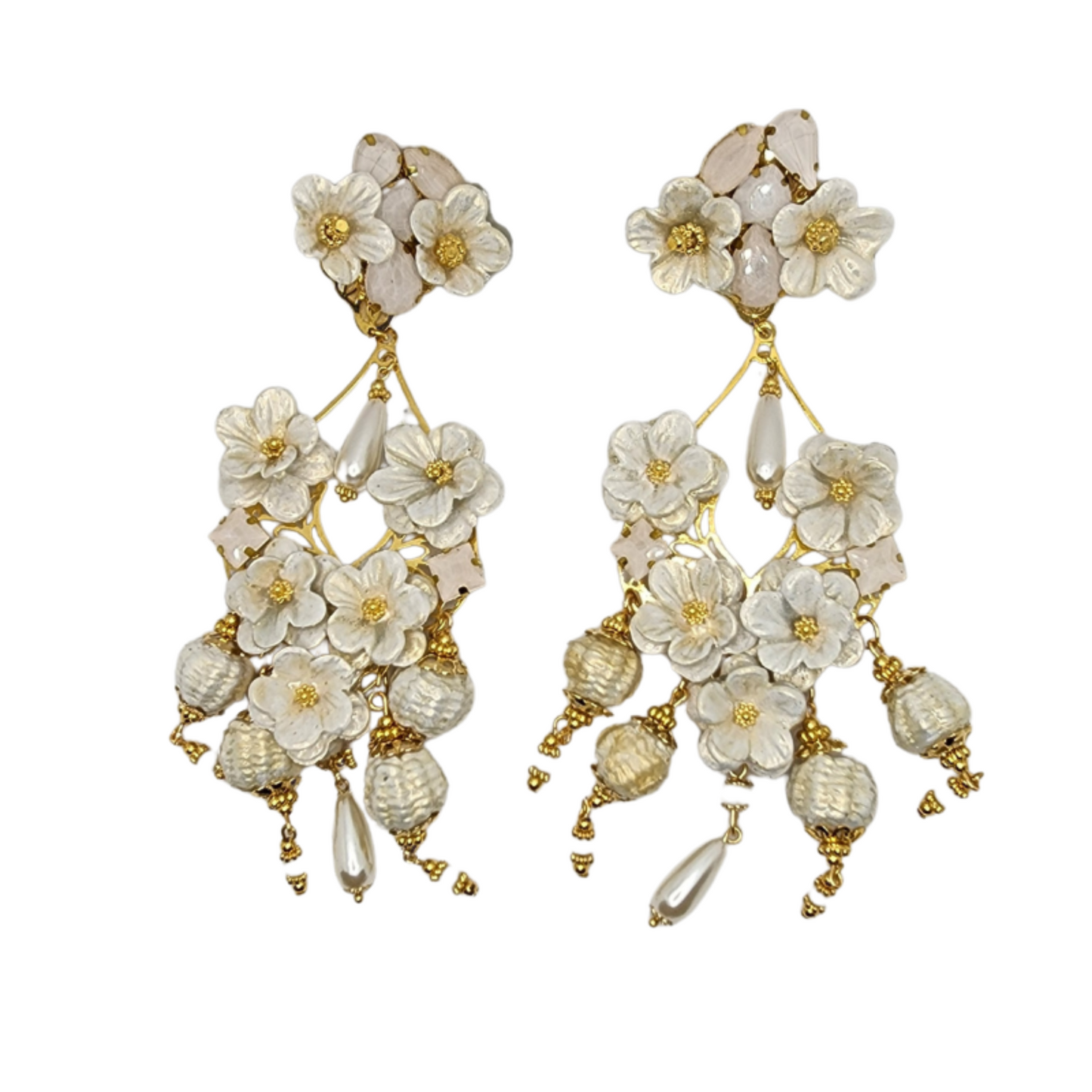 Fiber White Flower Pearl Earrings