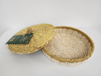 Artisanal Vegetal Fiber basket with cover