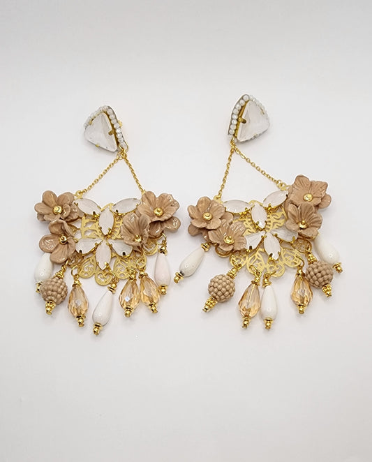 Beige & White Earring