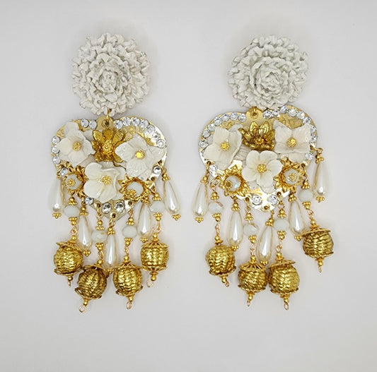  Bridal earrings with floral details, pearls, gold accents, and dangling embellishments, perfect for an elegant wedding look