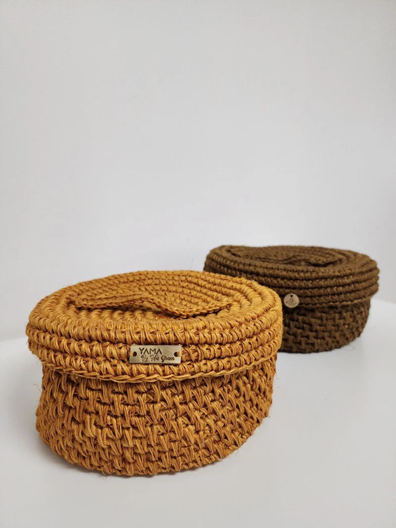 Elevate your table setting with our handwoven natural fiber bread basket, a blend of rustic charm and artisan craftsmanship. Available in two elegant tones – warm golden and earthy brown – this basket is perfect for serving fresh bread or storing small essentials. Skillfully crafted by Colombian artisans, it brings natural beauty and practicality to your home.