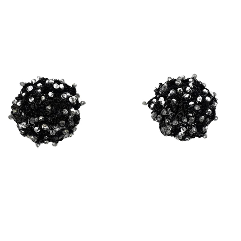 Our elegant flower cluster earrings are a stunning representation of nature’s beauty and intricate design.