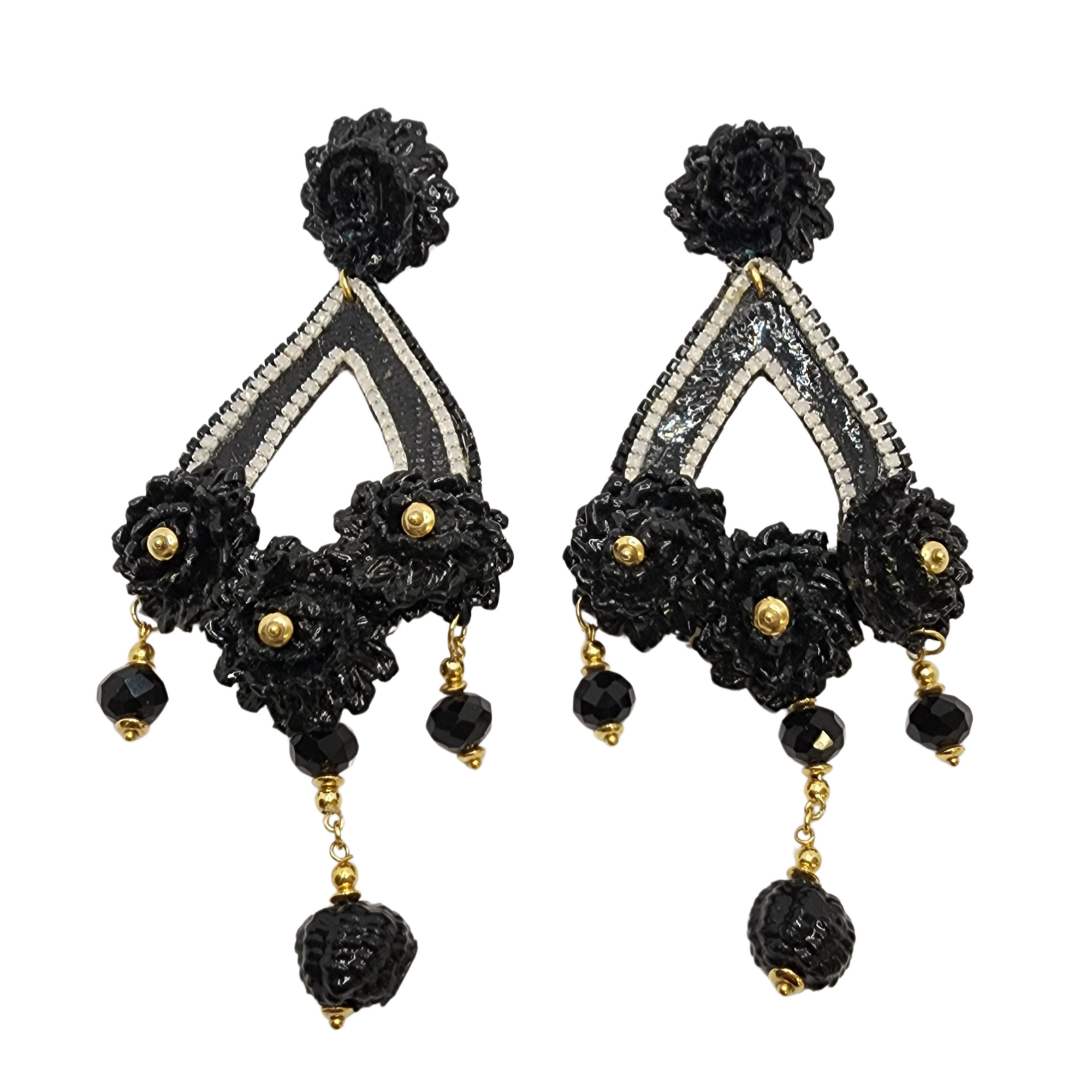 Black & Gold Flower Totumo Earrings with black banana fiber flowers, gold detailing, and black gemstone accents — handcrafted artisan jewelry