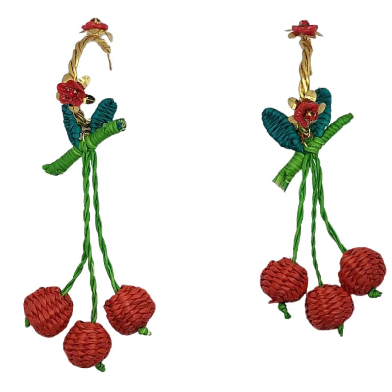 The Cherry Fruit Sensation Earrings are a vibrant celebration of playful elegance and Colombian craftsmanship. Handwoven with care, these earrings feature braided green stems, woven red cherry beads, and gold-accented floral details with bold tropical leaves.
