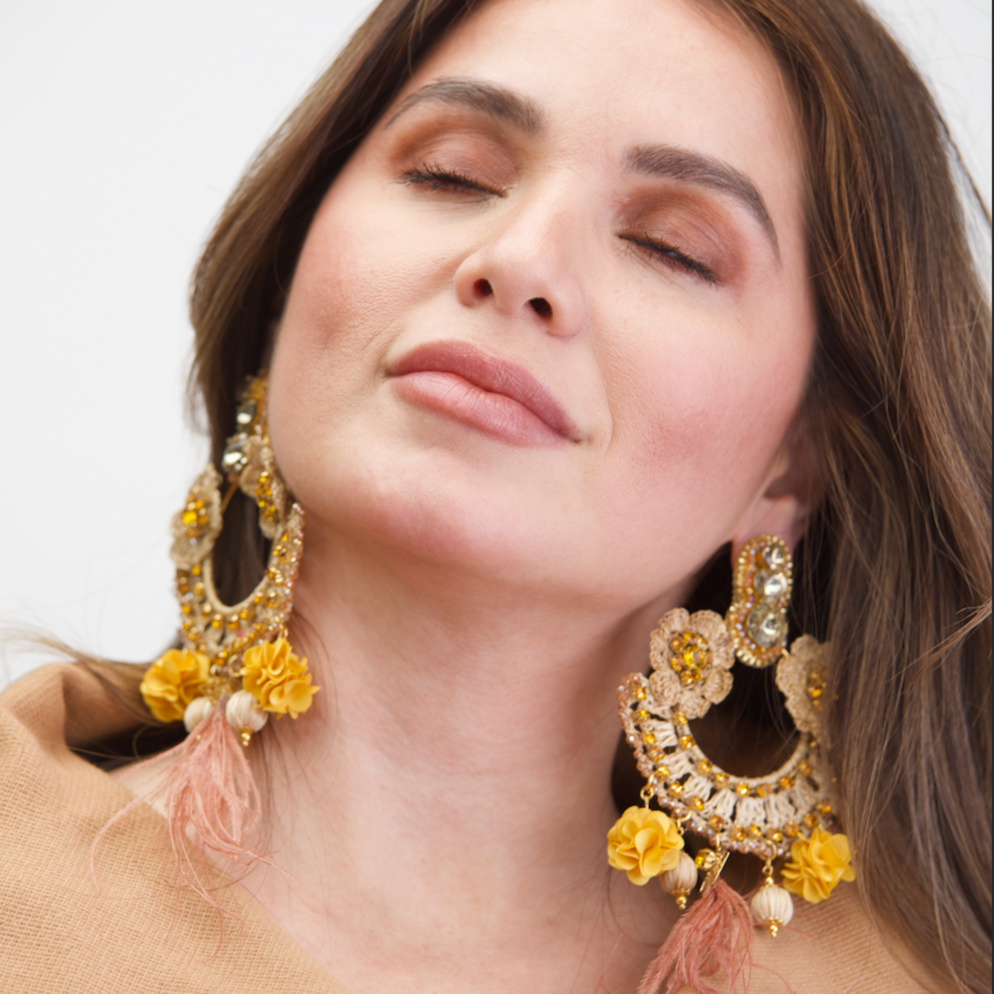 Dangling_Flowers_Feathers_Earrings
