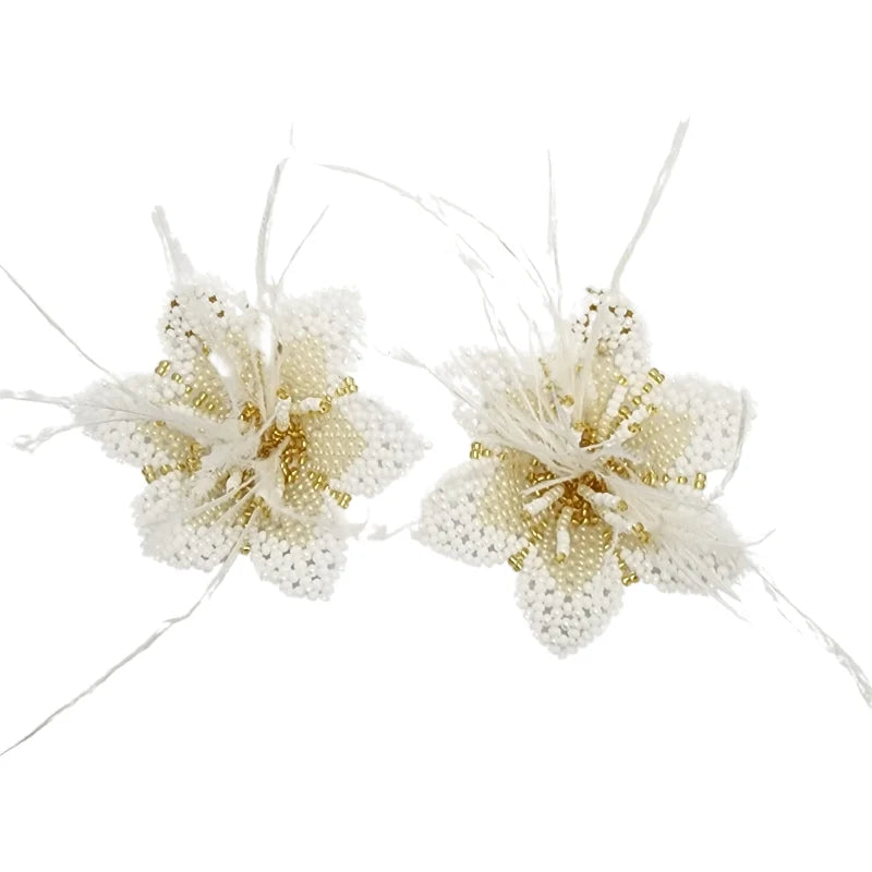 These elegant floral design earrings, crafted with white and gold beads, are adorned with delicate feathers for an ethereal and romantic touch. Perfect for modern, eco-conscious brides, they are a stunning accessory for weddings and special occasions.