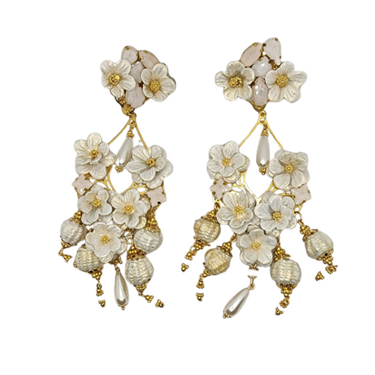 Fiber White Flower Pearl Earrings