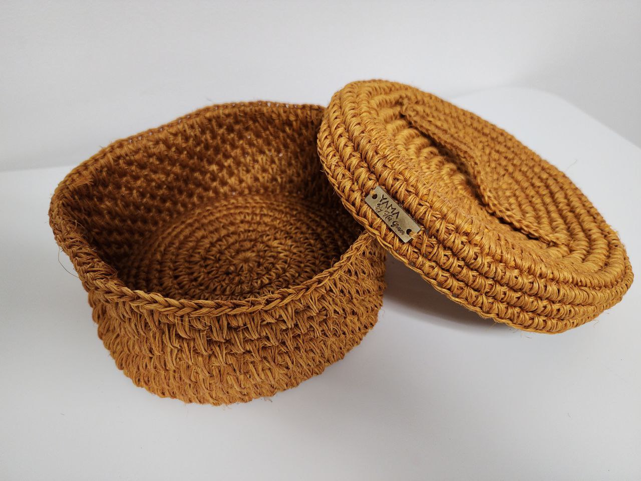 Light Brown Artisanal Bread Basket with Cover